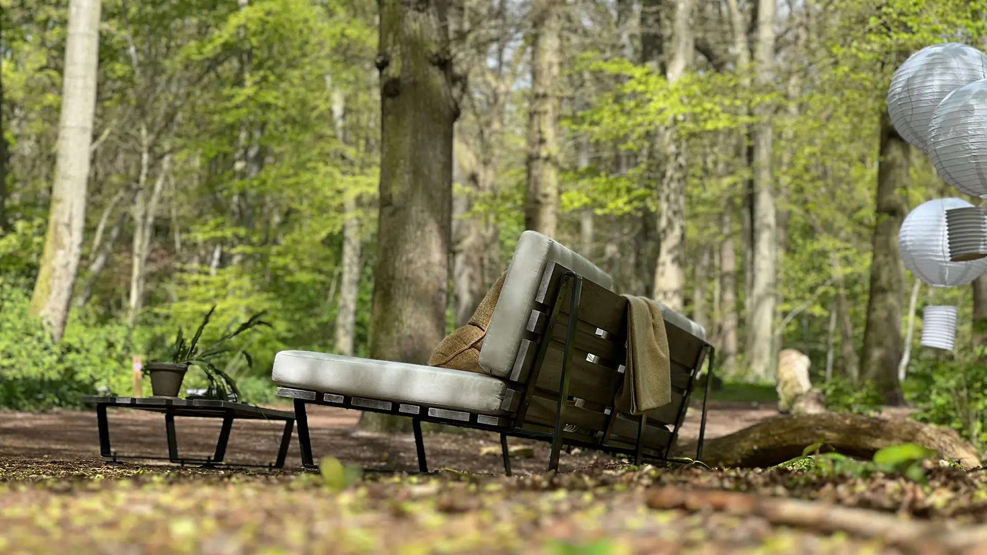 Ben je benieuwd hoe de unieke zitvalling van onze buitenmeubelen voelt? Maak hier een afspraak en bekijk onze luxe en duurzame buitenmeubelen van dichtbij. Tot snel!