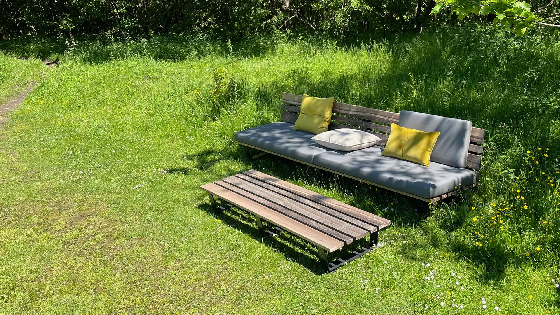 Geniet deze zomer van het comfort van De Stoor Buitenleven. Wil je de buitenmeubelen graag in het echt zien? Maak dan gerust een afspraak via onze website: https://destoor-buitenleven.nl/afspraak-maken/.